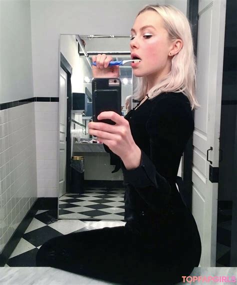 phoebe bridgers topless|Phoebe Bridgers Nude Collection (21 Photos ...